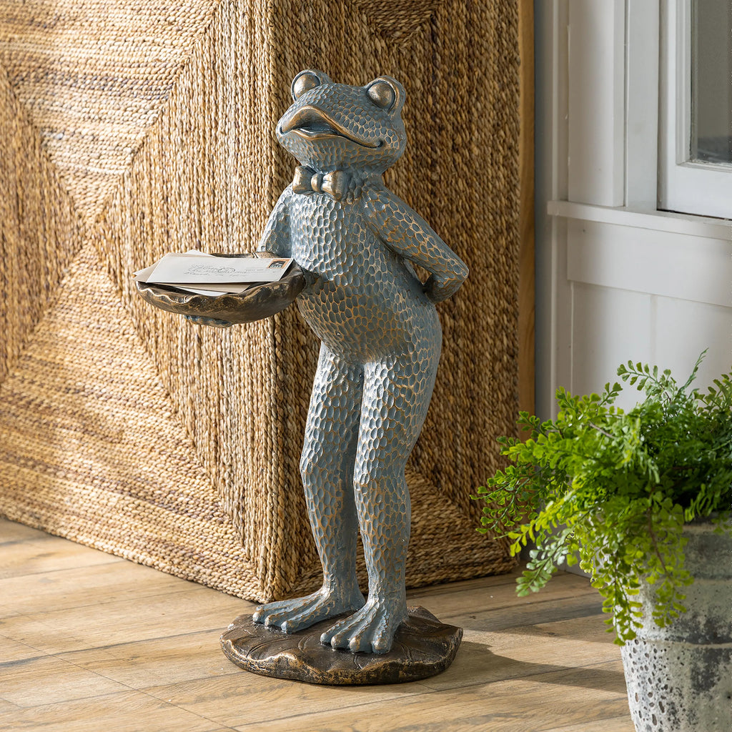 Butler Frog Statue