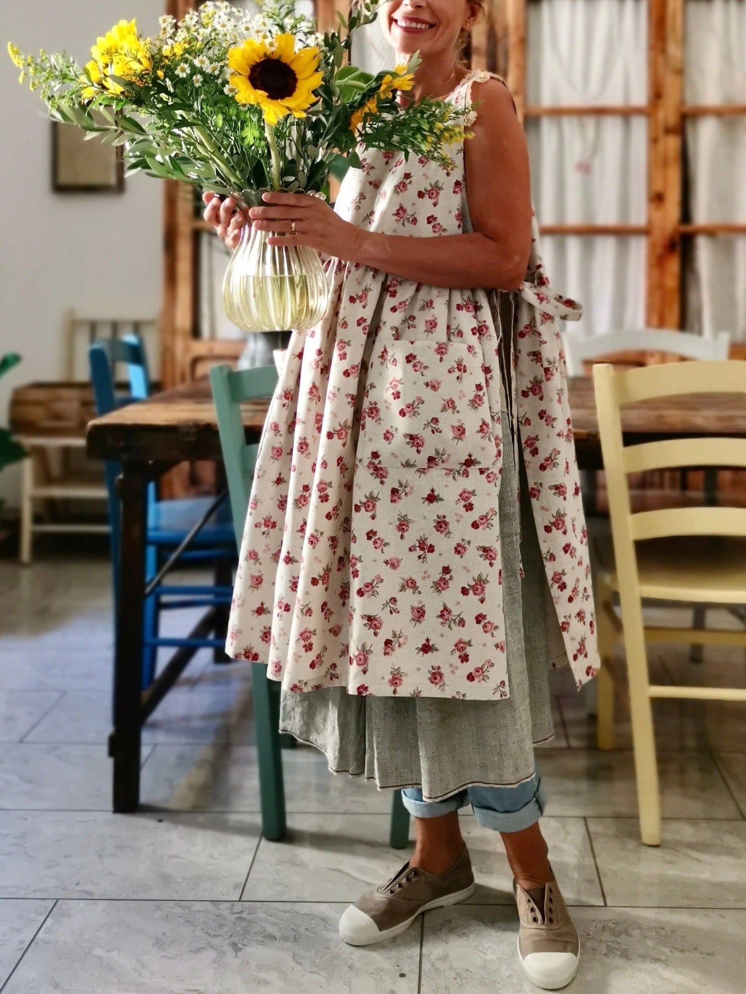 Women's Kitchen Apron with Roses