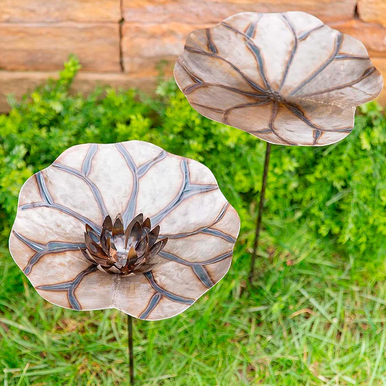 Metal Lily Pad Garden Stakes
