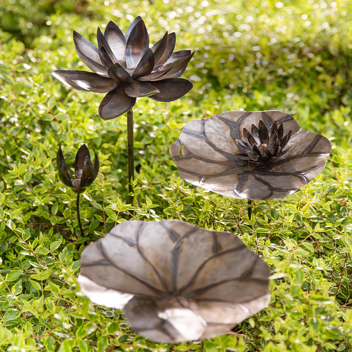 Metal Lily Pad Garden Stakes