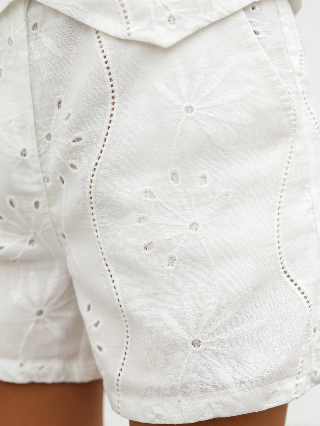 2PcsTextured Fabric Solid Color Casual V-Neck Vest Button Shorts Set