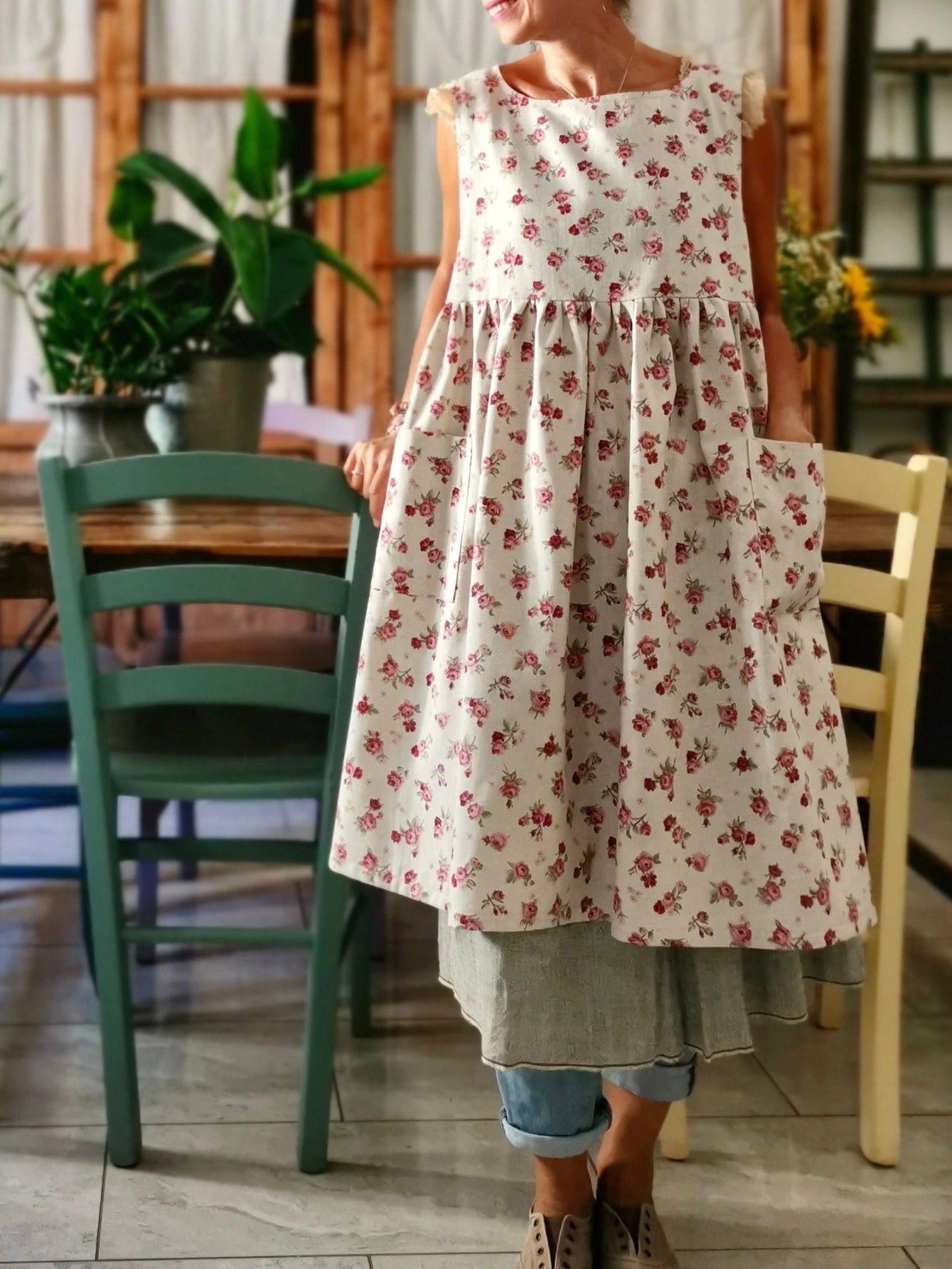 Women's Kitchen Apron with Roses