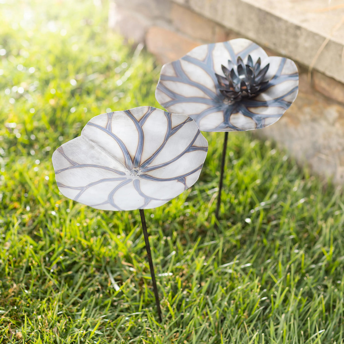 Metal Lily Pad Garden Stakes