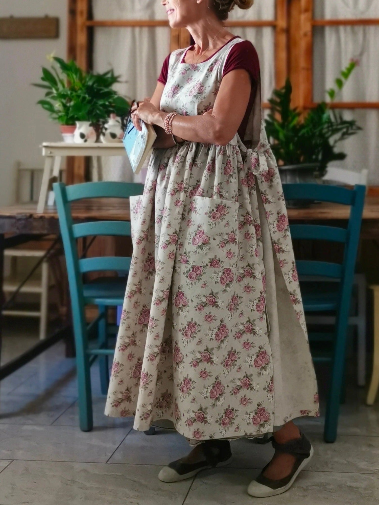 Cotton Apron with Roses and White Flowers