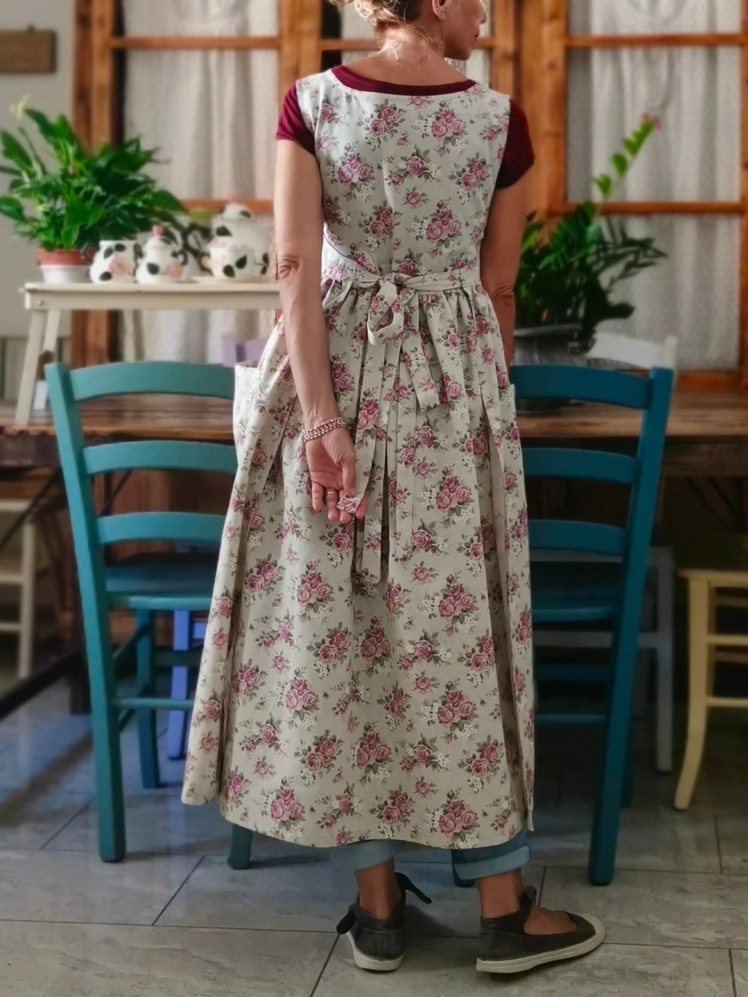 Cotton Apron with Roses and White Flowers